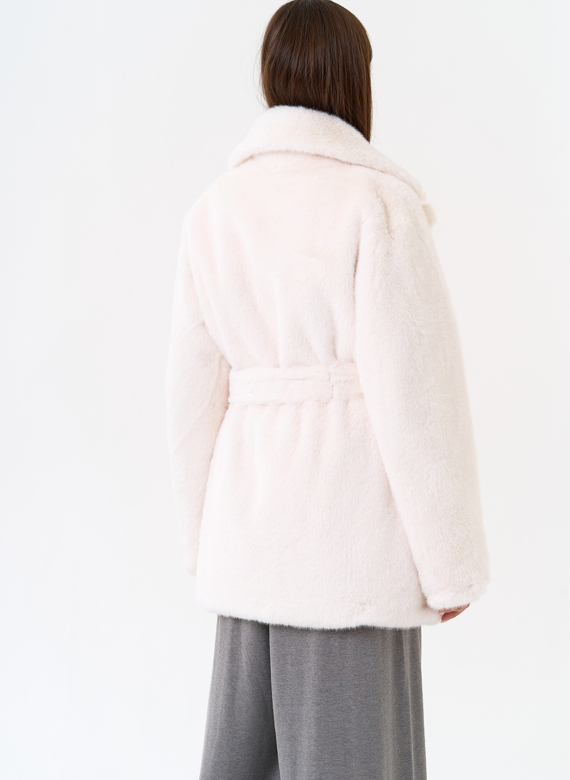 Женская шуба из эко меха с английским воротником 