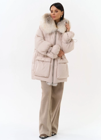 Женский пуховик с капюшоном из меха лисы