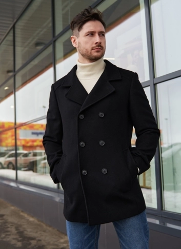 Мужское пальто черного цвета 