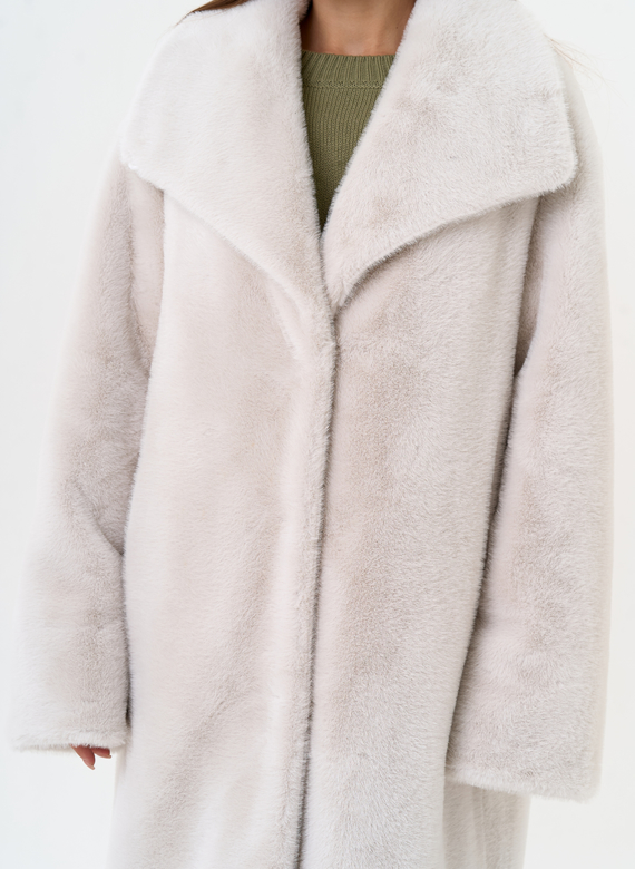 Длинная шуба из эко меха с отложным воротником