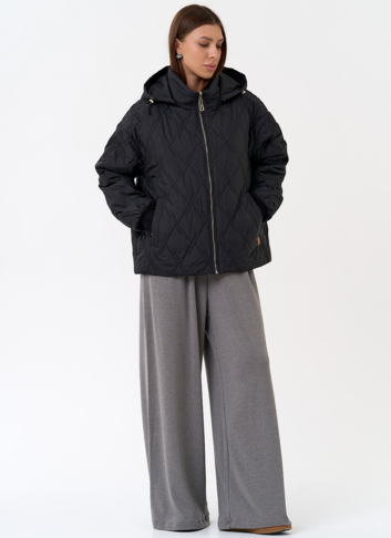 Женская куртка с капюшоном в черном цвете