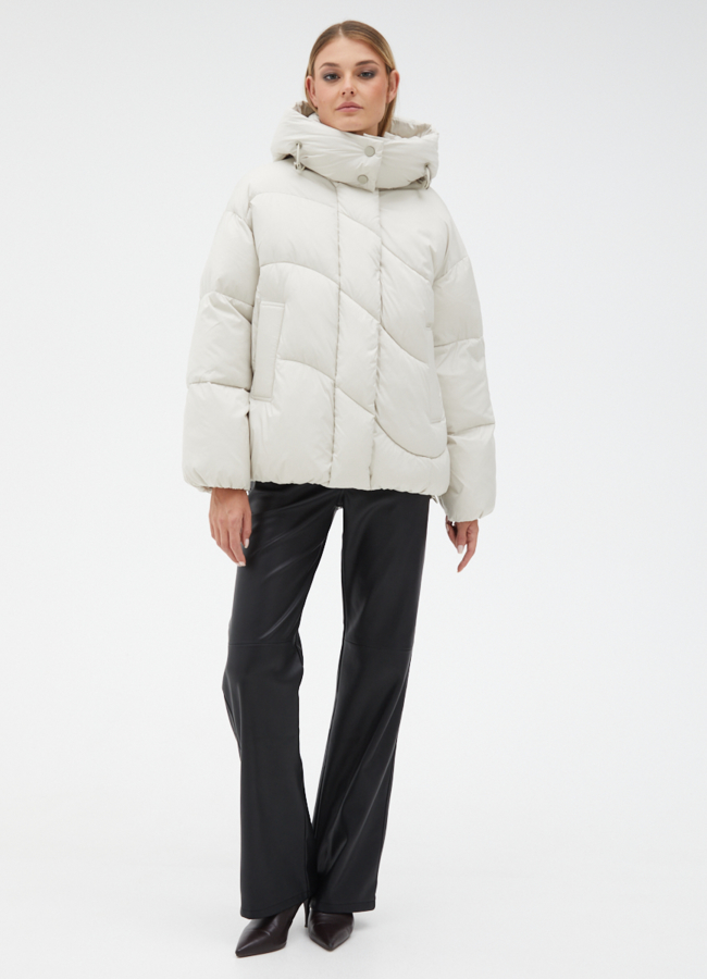 Женский светлый пуховик с капюшоном модель № 31130 в кредит