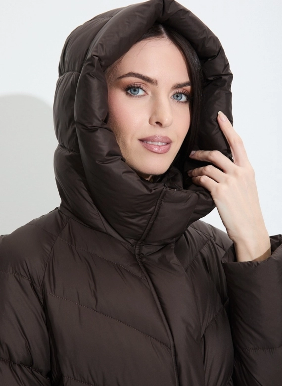 Женский пуховик с капюшоном фото