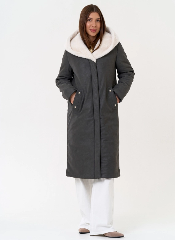 Пуховик из эко кожи с капюшоном из эко меха