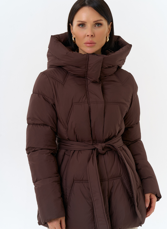 Женский пуховик с поясом