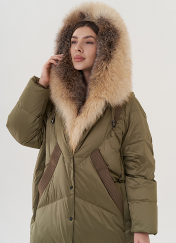 Пуховик с отделкой капюшона из меха лисы 