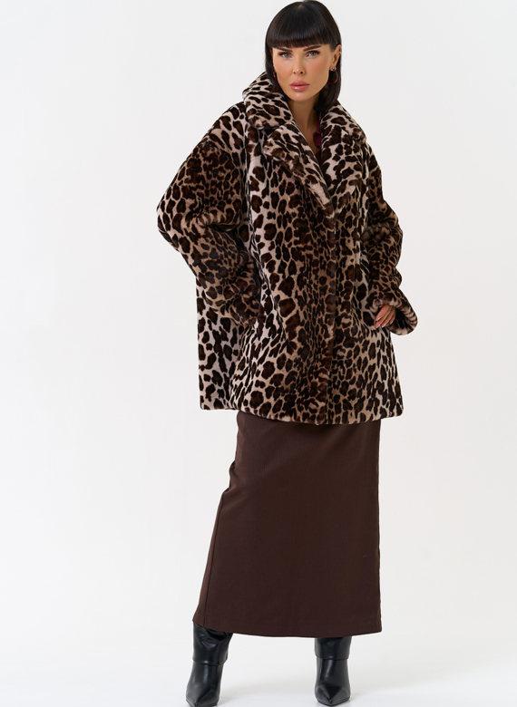 Женская шуба из эко меха с анималистическим принтом
