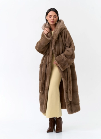 Шуба из меха норки с капюшоном