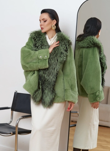 Короткая шуба из норки с мехом из чернобурки